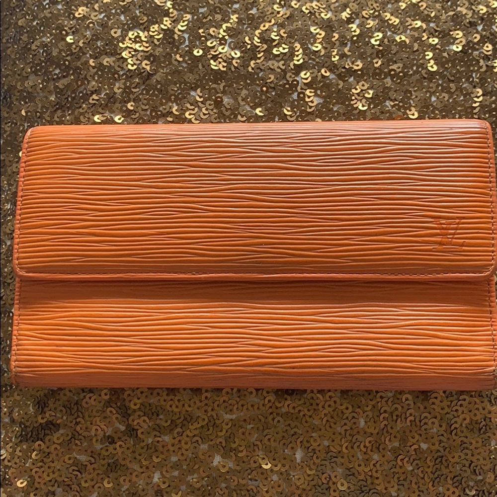 Authentic Louis Vuitton Wallet 🧡